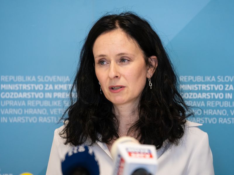 Direktorica Uprave za varno hrano odstopila po uhajanju osebnih podatkov