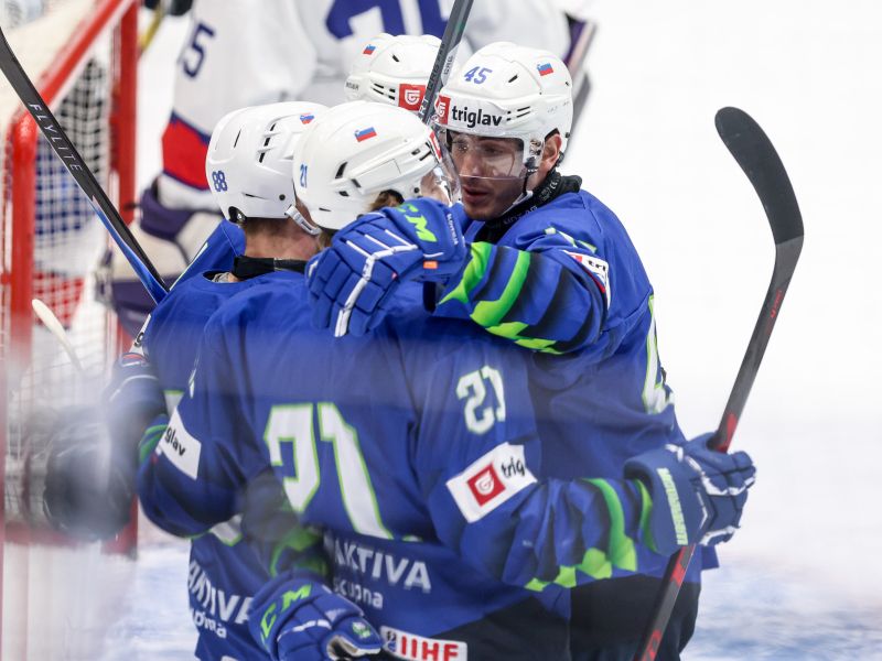 Slovenski hokejisti do druge zmage, risi premagali tudi domačine
