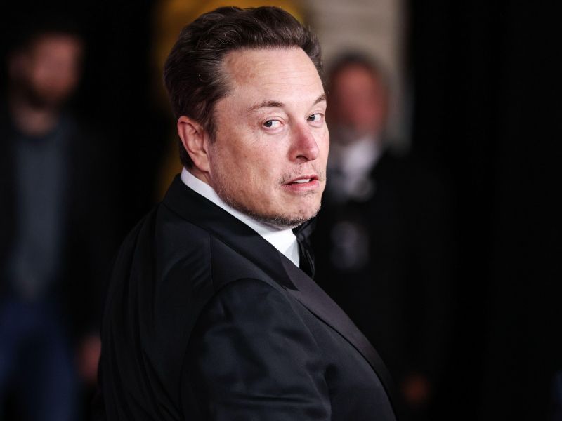 Musk slavi veliko zmago, končno lahko postane prvi bilijonar