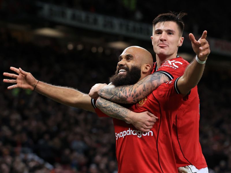 Kaj je Šešku?! Vstopil s klopi in se hitro poškodoval, drama Uniteda