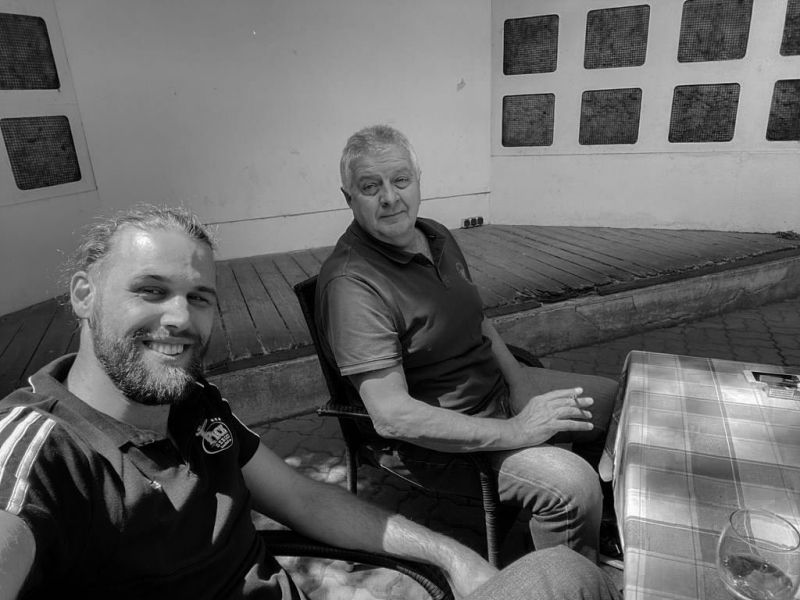 Zgrudil se je med tekmo in umrl – užaloščeni Slovenci se poslavljajo (foto)