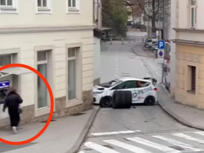 Huda nesreča v Idriji, poteza ženske v bližini pa močno razburja (video)