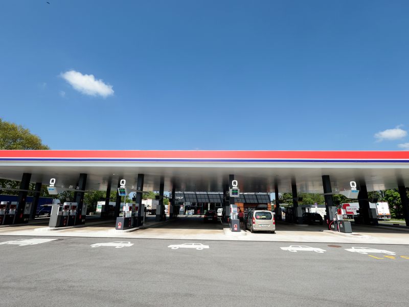 Na črpalkah ob avtocestah bo gorivo spet dražje