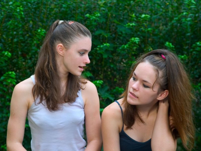 Ste v toksičnem prijateljstvu? 5 opozorilnih znakov, da vam odnos škodi