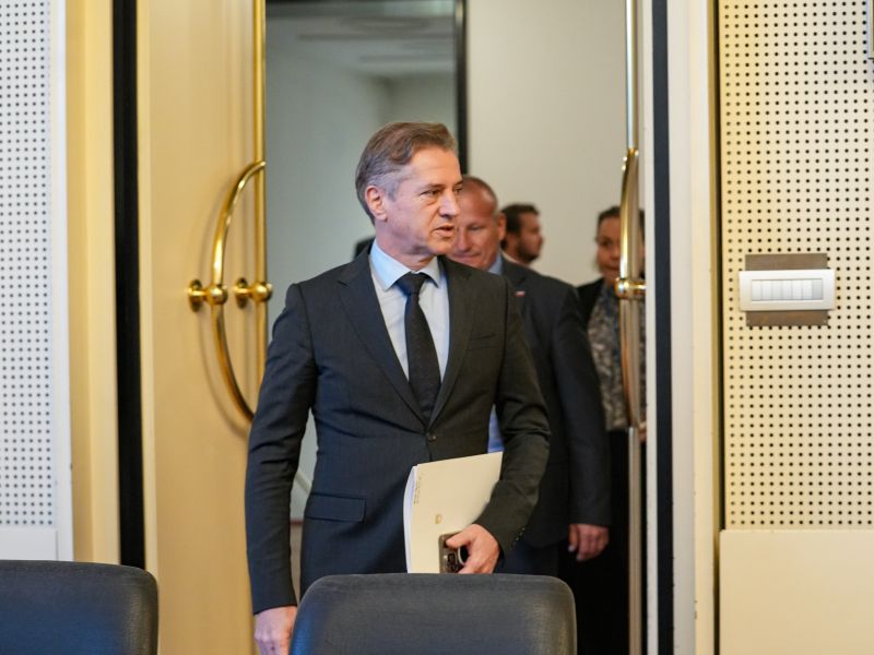 Golob z župani o romski problematiki in Šutarjevem zakonu