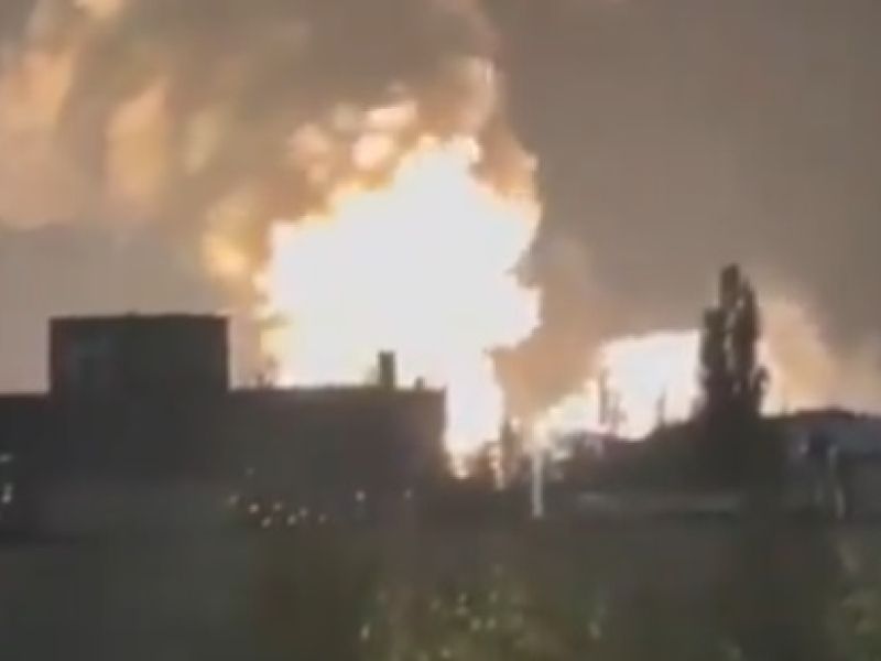 Ukrajina napadla ključno rusko pristanišče, razglašene izredne razmere