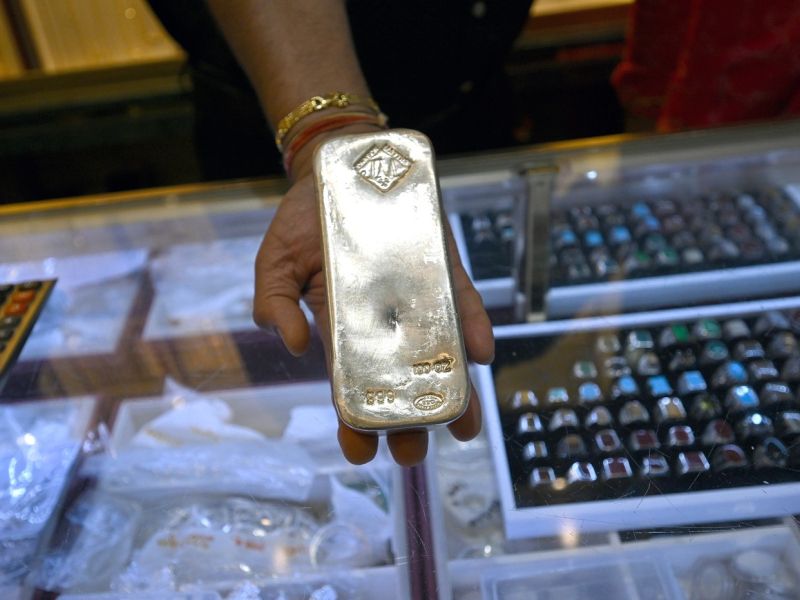 Italija bi uvedla enkratni davek na družinsko zlatnino, v takšni višini