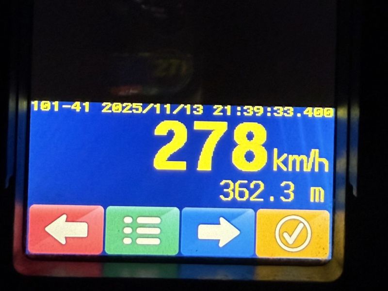 Z audijem po avtocesti divjal z več kot 270 kilometri na uro