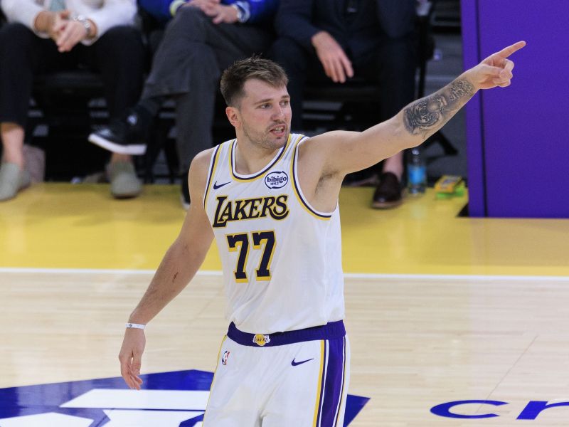 Kralj že igra košarko, LeBron kmalu spet z Dončićem in druščino