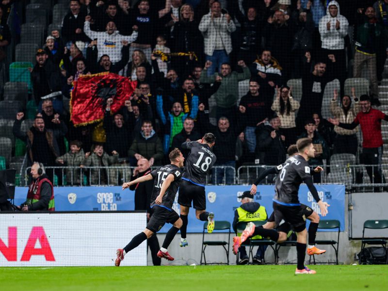 Ob golu Kosova še nikoli videni gostujoči prizori, tribune v transu (video)