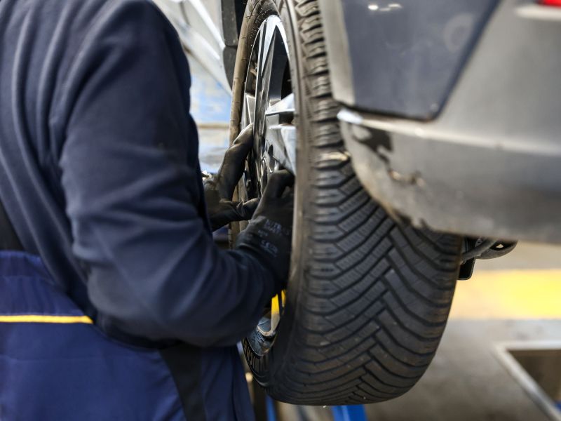 Od danes štiri mesece obvezna zimska oprema vozil