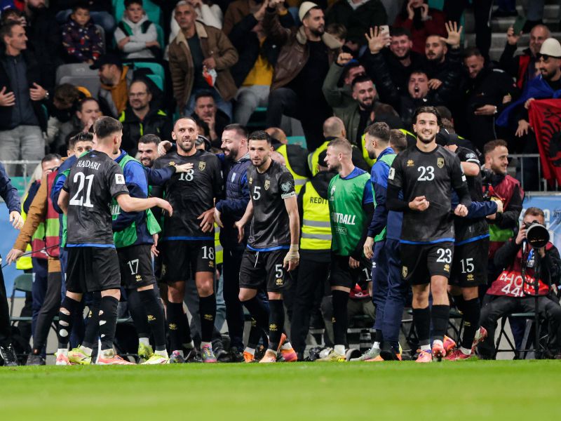 Po zmagi Kosova napeto v centru Ljubljane: Policisti na ulicah (video)