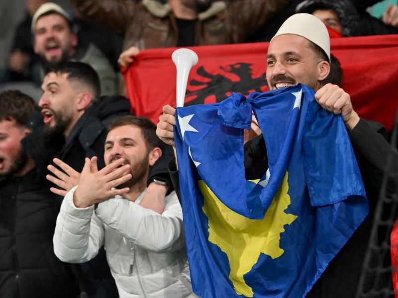 Sredi Ljubljane je bilo videti, kot bi igrali na Kosovu