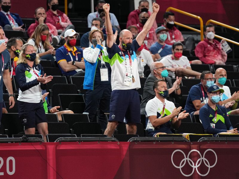 Slovenska športna legenda ali Robbie Williams? Ko zapoje veliki Vid (video)