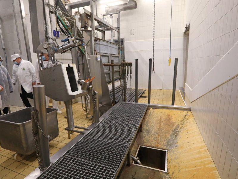 Rače: V devetih minutah ukradli 1,7 tone govejega mesa