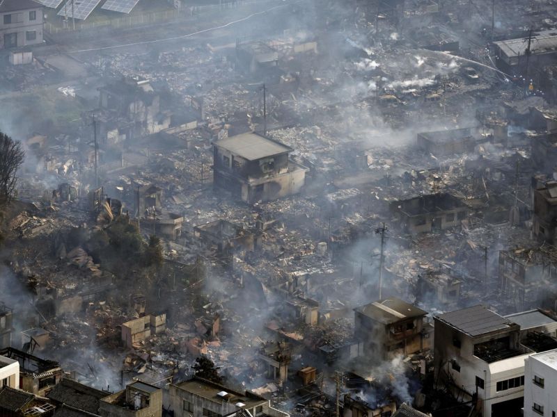 Obsežen požar opustošil japonsko mesto Oita, uničenih več kot 170 stavb