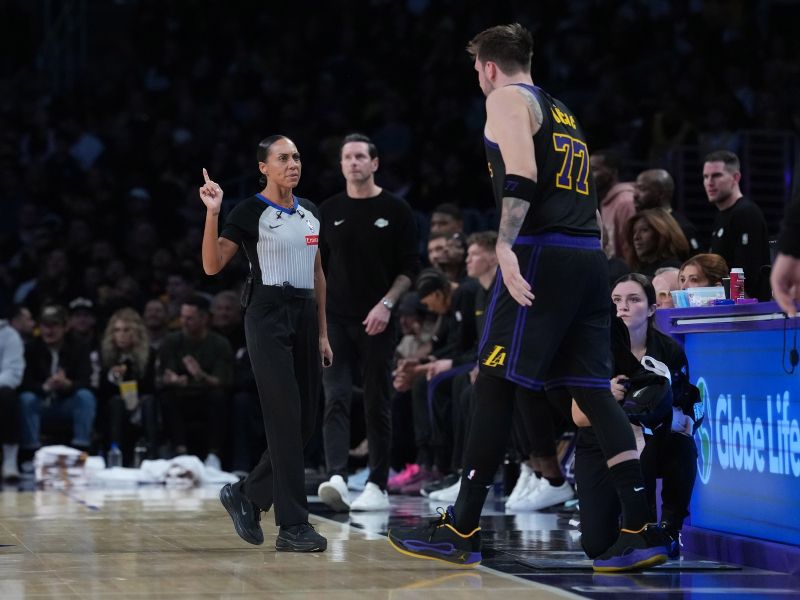 Grdo, kar tekmeci počnejo Dončiću, takole nanj kar trije naenkrat