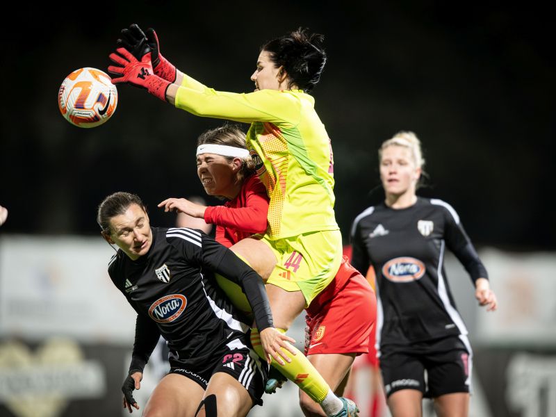 Posnemovalke La Masie preprečile prihod PSV-ja ali Eintrachta v Fazanerijo