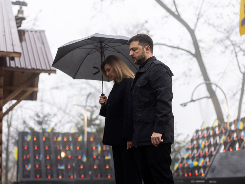 Trump Ukrajini določil rok za odgovor na mirovni načrt, Zelenski opozarja na izgubo podpore ZDA