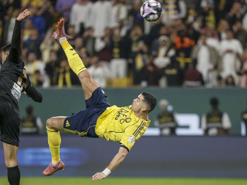 Neuničljivi Cristiano Ronaldo pri 40-ih zabil enega najlepših golov sezone