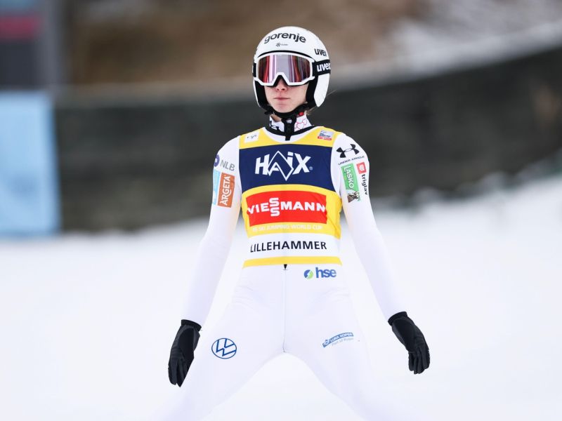 Nika Prevc na stopničkah v Lillehammerju