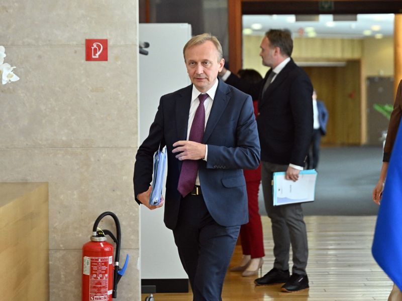 Preobremenjeni in izgoreli uradniki EU želijo krajši delavnik