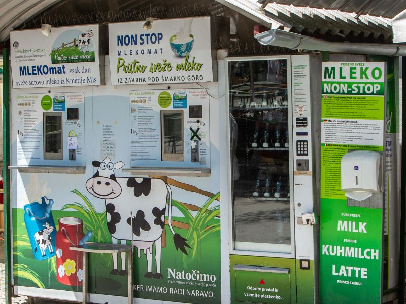 57-letnik vlomil v mlekomat na Kranjskem, prijel ga je občan