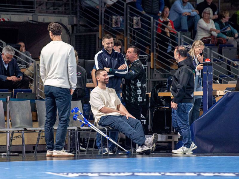 Debi Slovenca pri prvaku, golica pri sosedih, slovenska miniatura v Parizu