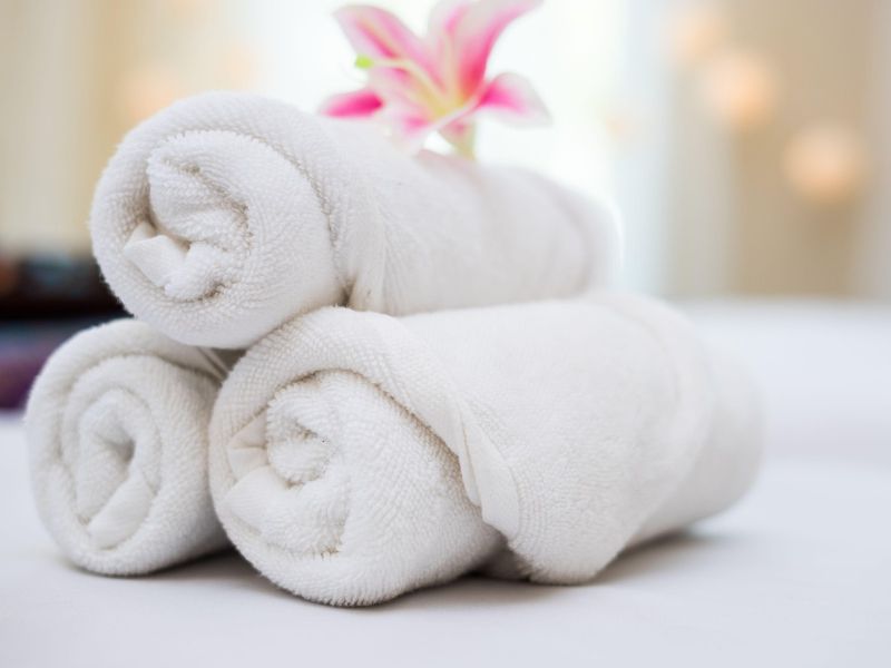 Bele brisače spet kot nove: način pranja, ki ga večina ljudi ne pozna