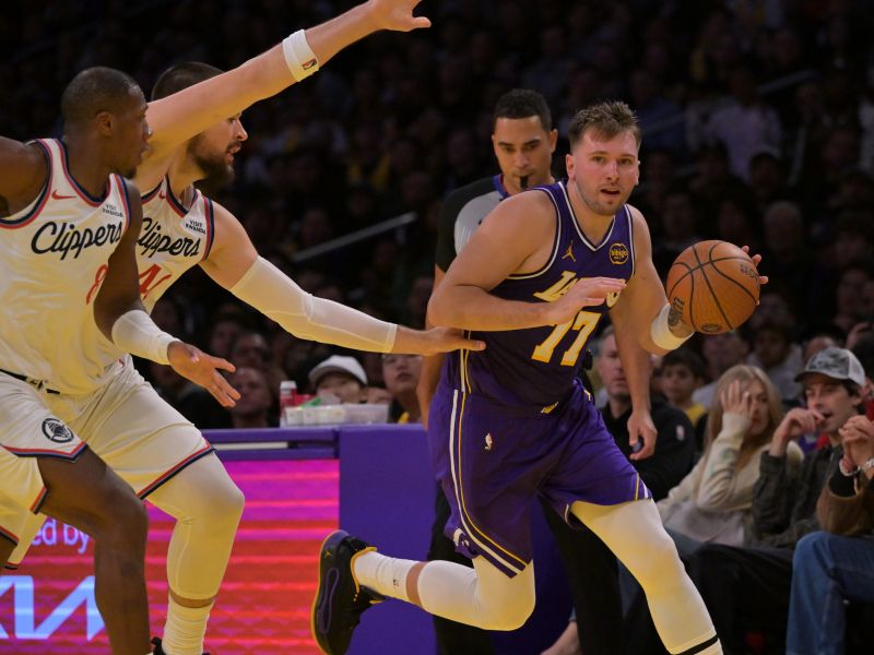 Kar je ob živem LeBronu cela dvorana naredila Dončiću, je največ od vsega