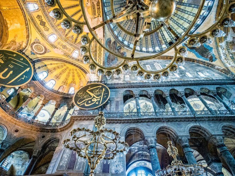 Papež se je v Turčiji izognil obiska kontroverzne mošeje