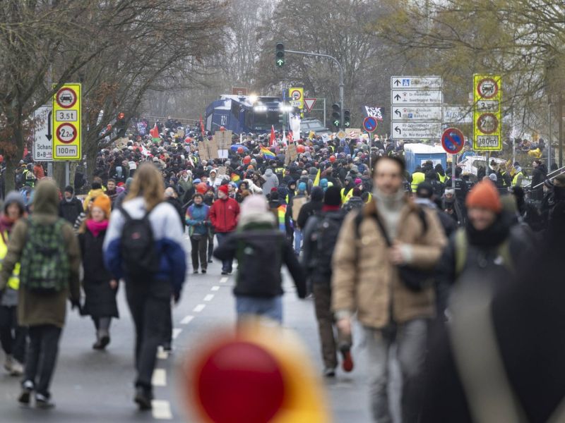 Protesti ohromili ustanovitev novega podmladka skrajne desnice v Nemčiji