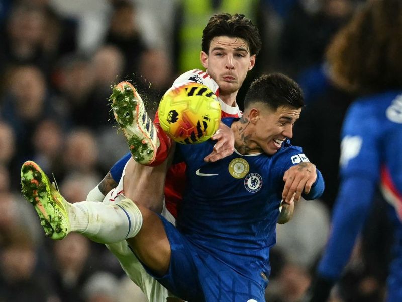 Chelsea zadel z igralcem manj, Arsenal hitro izenačil in ima na vrhu +5