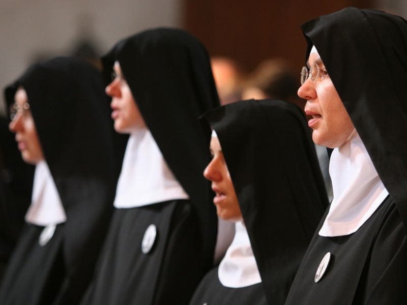 Redovnico ujeli na laži: Trdila, da so jo zabodli, a se je poškodovala sama