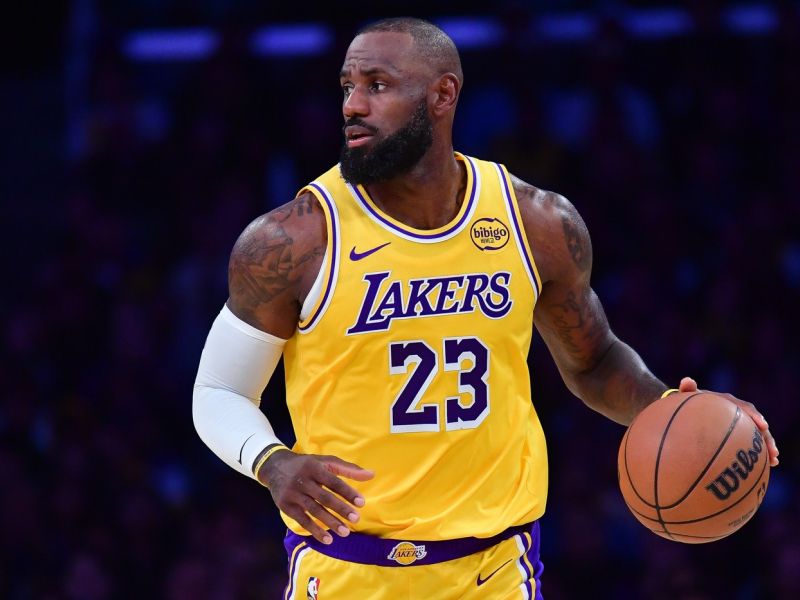 LeBron James ima nov klub - kralj James presenetil vse in podpisal za ...
