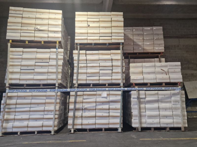 Slovenski cariniki v Kopru zasegli več kot 10 milijonov nezakonitih cigaret