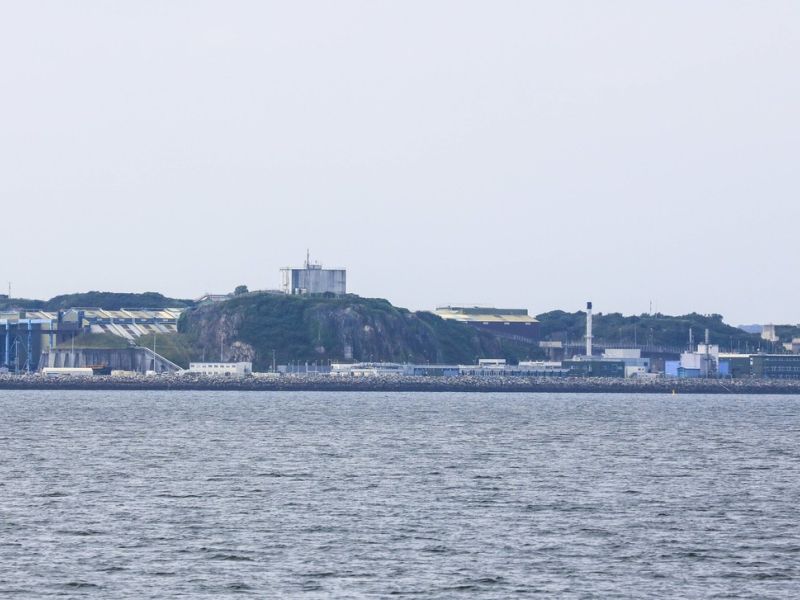 Francoski marinci v strogo varovani bazi streljali na drone