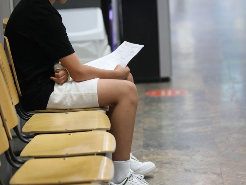 Nova pravila za bolniški stalež v Sloveniji: kaj se je spremenilo v 2026