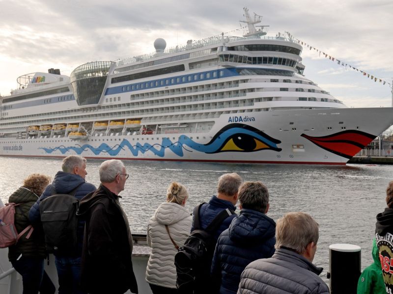 Pot okoli sveta se je za ljudi na luksuzni križarki spremenilo v moro