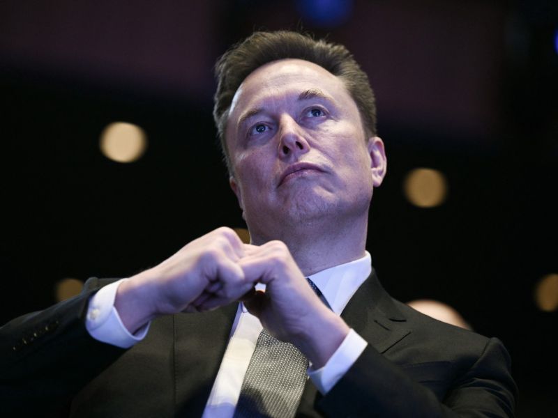 Evropska komisija: Musk bo plačal 120-milijonsko kazen