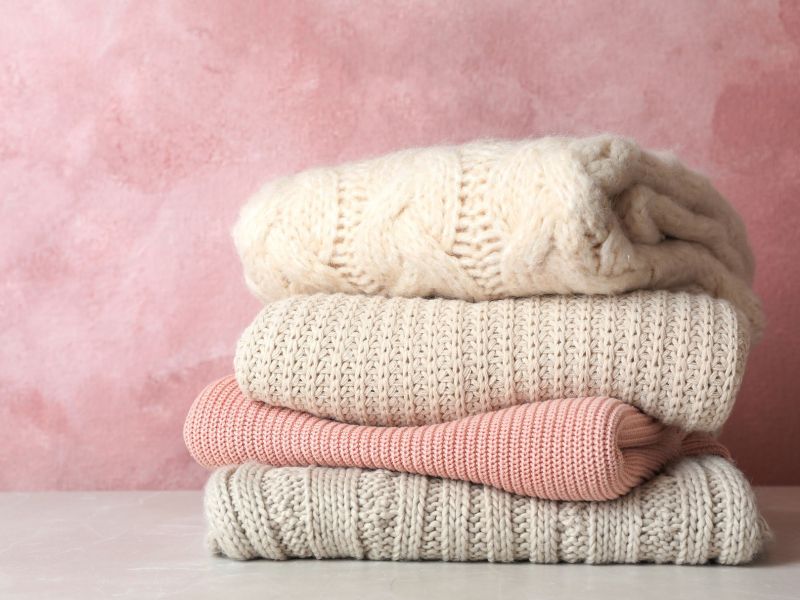 Tako zložite zimska oblačila, da zavzamejo manj prostora