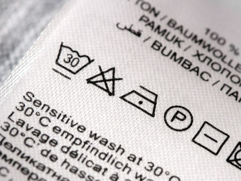 Simbol trikotnika na etiketi lahko uniči oblačila, če ga ne razumete
