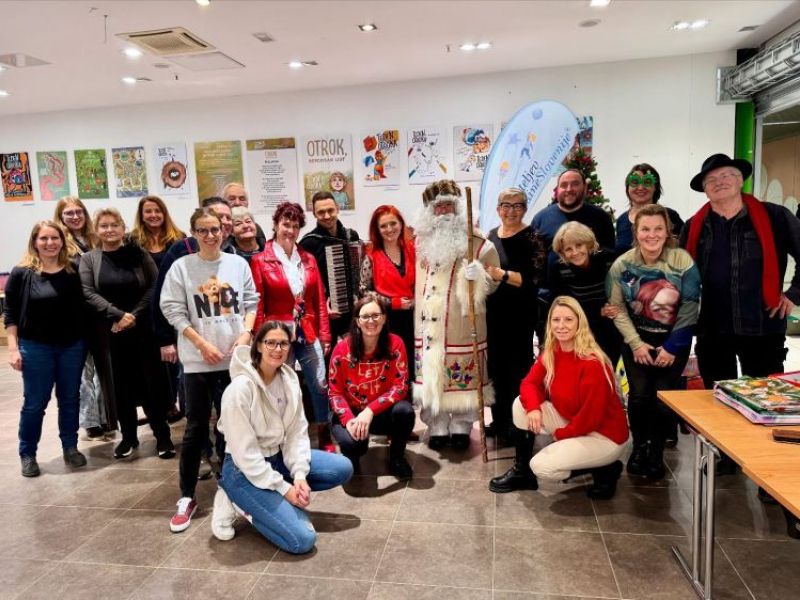 Zbiranje daril: Veseljaki pomagajo dobrim možem