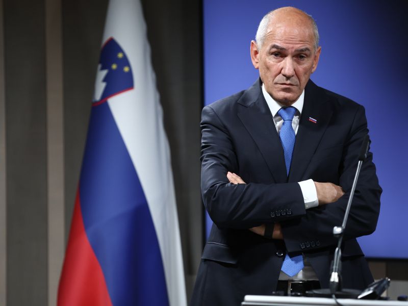 SDS in NSi: Vrnite volišča na podeželje