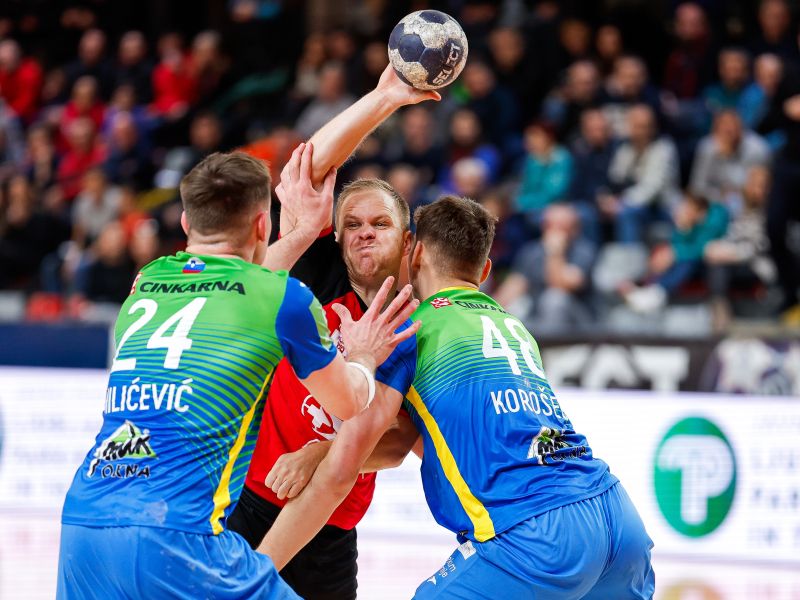 Zorman izgubljal lase, a vzel točki, Luzarjevi dvignjenih glav iz Ljubljane