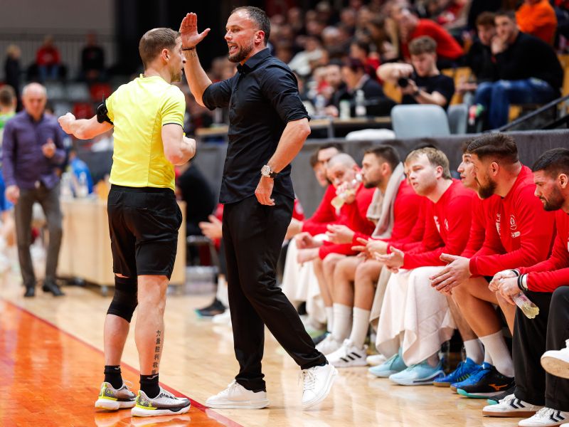 Prvaki do zmage po komediji zmešnjav – igralci že pod tuš, nato preobrat