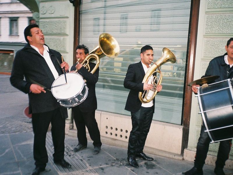 Janković v Ljubljani prepovedal trubače in harmonikaša na Prešercu