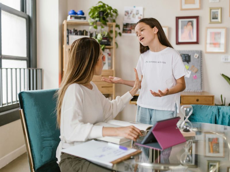 Ko mama ljubi pogojno in kako to zaznamuje otroka v odraslost