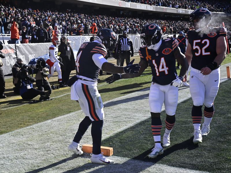 Sibirski mraz ogrožal zdravje ljudi, navijačica posnela spletni hit (video)