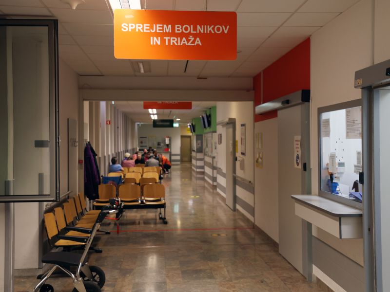 Radiologi iz UKC Maribor pri zasebnikih zaslužijo več deset tisoč evrov mesečno